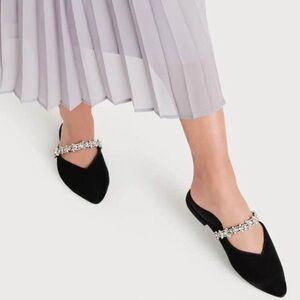 NWT - Birdies the Swan size 10